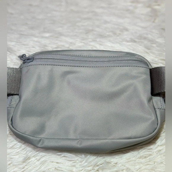 Lululemon Athletica Everywhere belt bag 1L Silver Drop - Picture 15 of 17